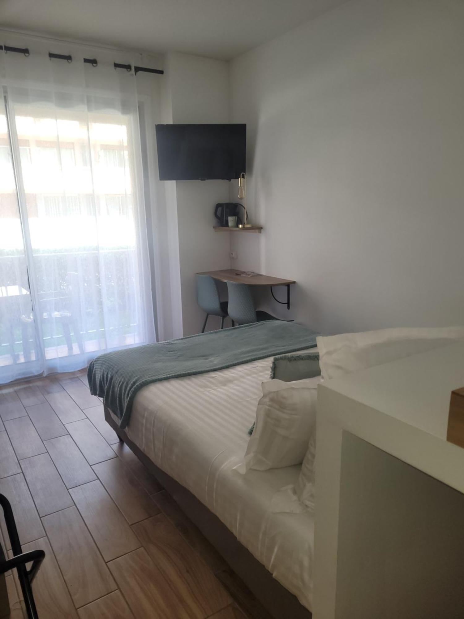Cit'Hotel Le Chris'Tel Hotel Et Restaurant Le Puy-en-Velay Kültér fotó